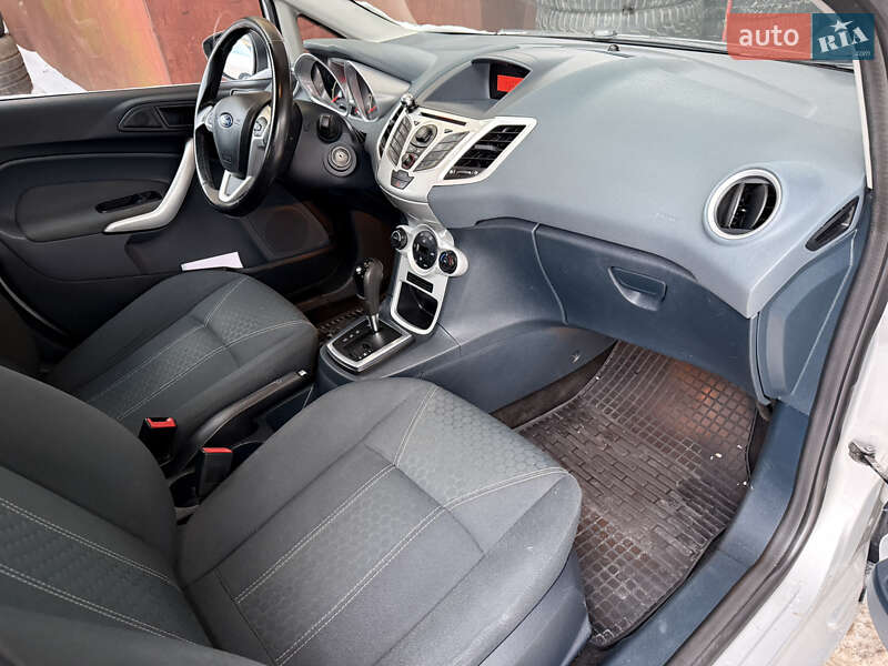Хэтчбек Ford Fiesta 2010 в Чернигове