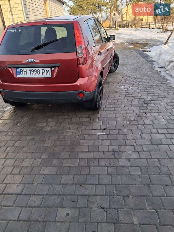 Хэтчбек Ford Fiesta 2006 в Мостиске