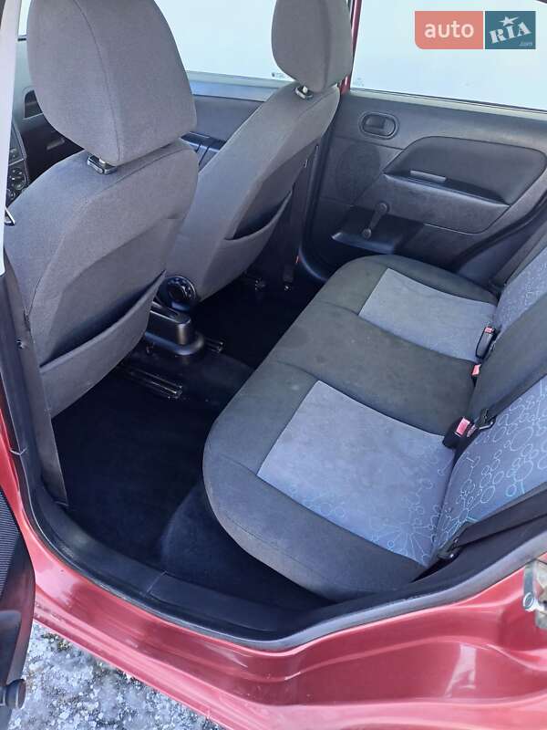 Хетчбек Ford Fiesta 2006 в Дубні