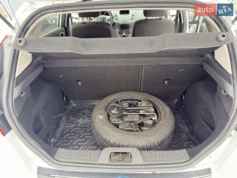 Хэтчбек Ford Fiesta 2016 в Киеве фото 14 Хэтчбек Ford Fiesta 2016 в Киеве