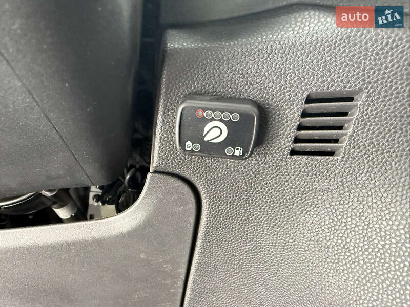 Хэтчбек Ford Fiesta 2016 в Киеве фото 25 Хэтчбек Ford Fiesta 2016 в Киеве