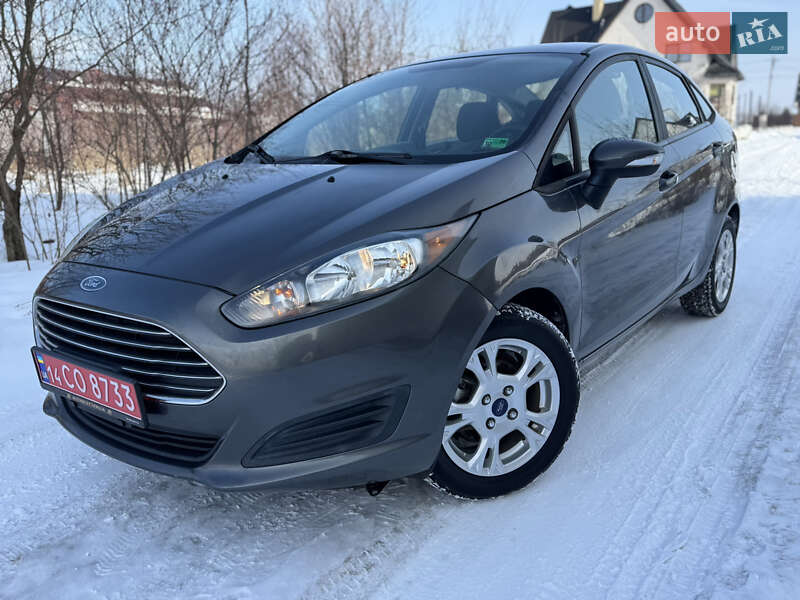 Седан Ford Fiesta 2015 в Львові