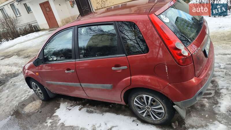 Хетчбек Ford Fiesta 2006 в Чернівцях фото 4 Хетчбек Ford Fiesta 2006 в Чернівцях