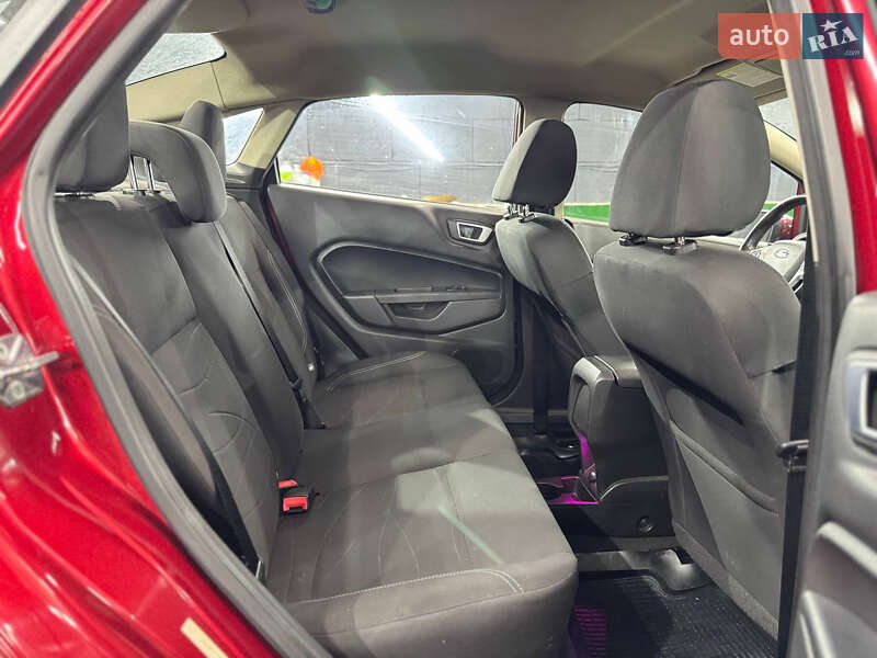 Седан Ford Fiesta 2014 в Киеве