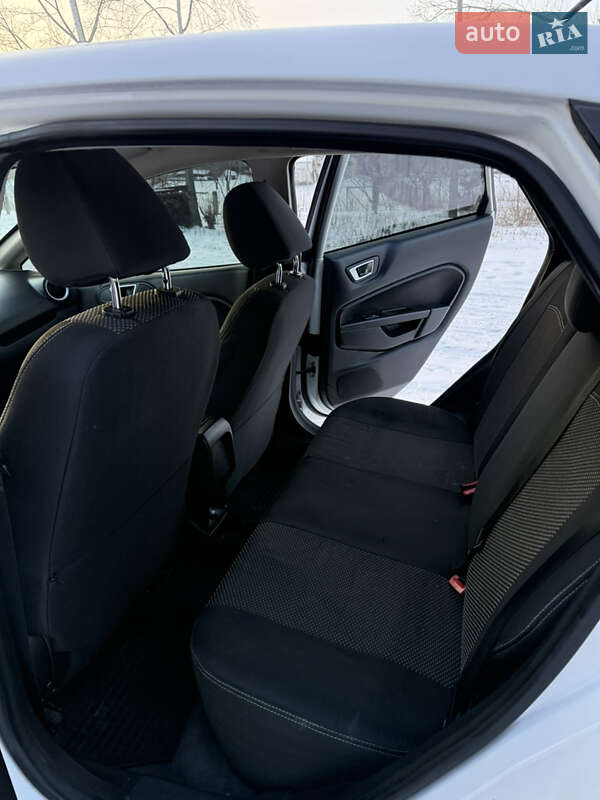 Седан Ford Fiesta 2014 в Зміїві