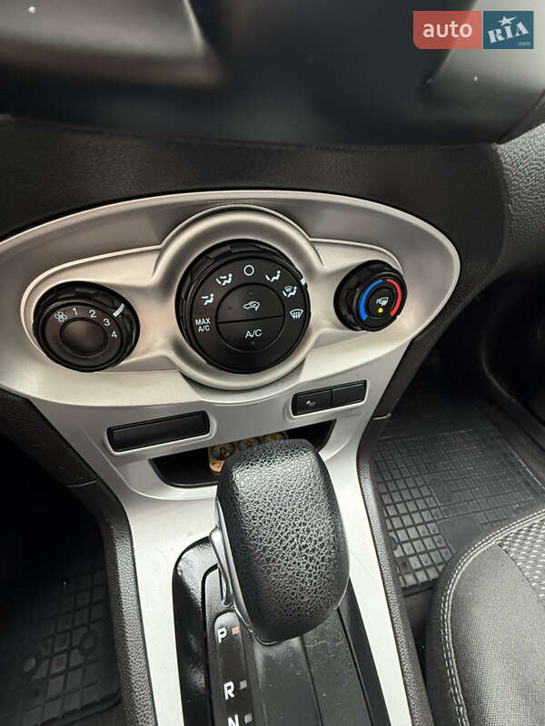 Седан Ford Fiesta 2014 в Зміїві