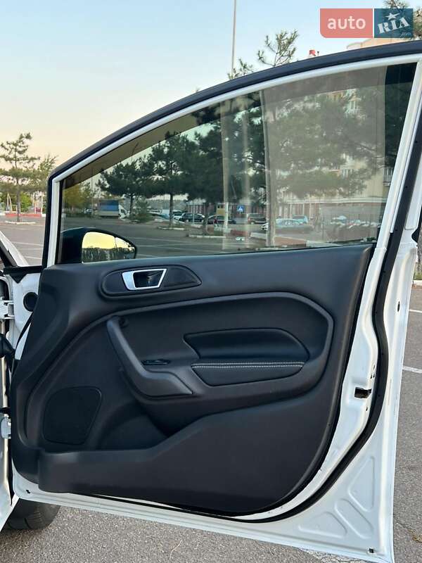 Хэтчбек Ford Fiesta 2015 в Николаеве