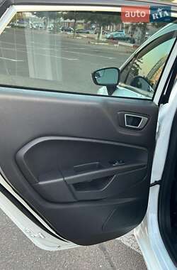 Хэтчбек Ford Fiesta 2015 в Николаеве