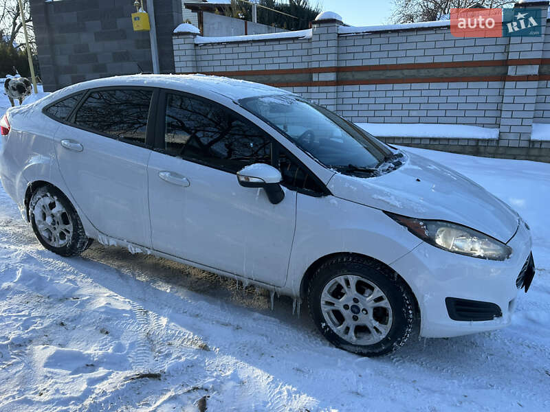 Седан Ford Fiesta 2015 в Дніпрі