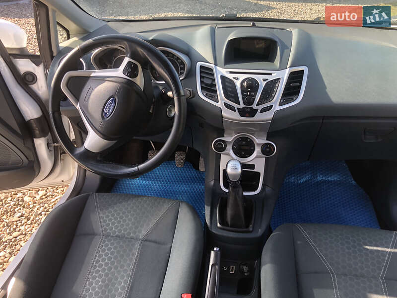 Хэтчбек Ford Fiesta 2009 в Новоднестровске