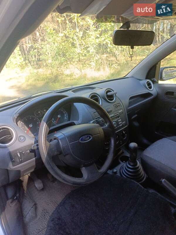 Хэтчбек Ford Fiesta 2006 в Шептицькому