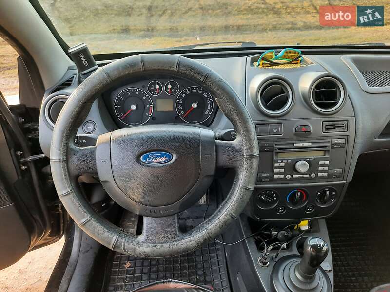 Хетчбек Ford Fiesta 2008 в Дніпрі