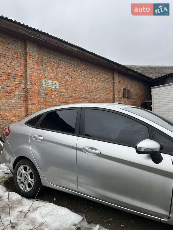 Седан Ford Fiesta 2016 в Ивано-Франковске