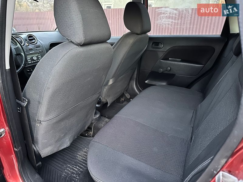 Хэтчбек Ford Fiesta 2006 в Черновцах