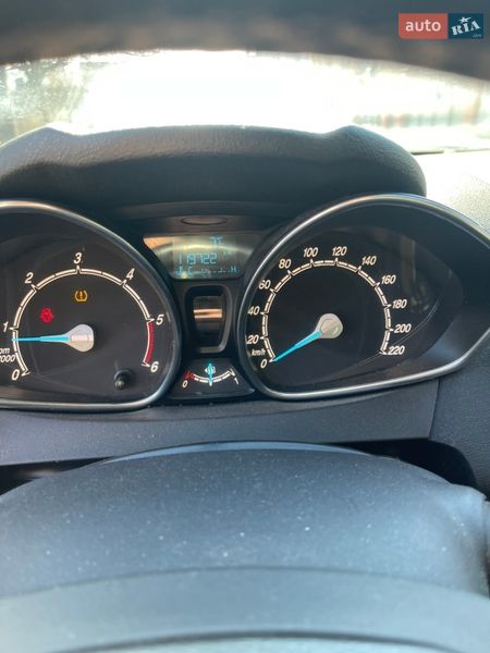 Хэтчбек Ford Fiesta 2015 в Хмельницком