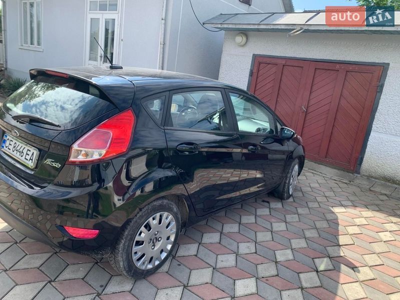 Хетчбек Ford Fiesta 2017 в Чернівцях