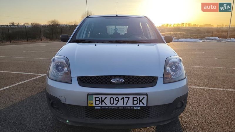 Хэтчбек Ford Fiesta 2006 в Ровно