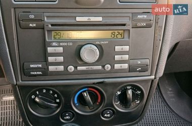 Хэтчбек Ford Fiesta 2006 в Ровно