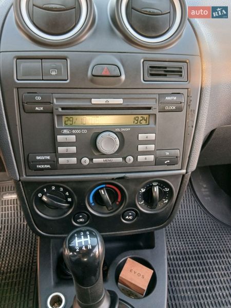 Хэтчбек Ford Fiesta 2006 в Ровно