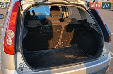Хэтчбек Ford Fiesta 2006 в Ровно