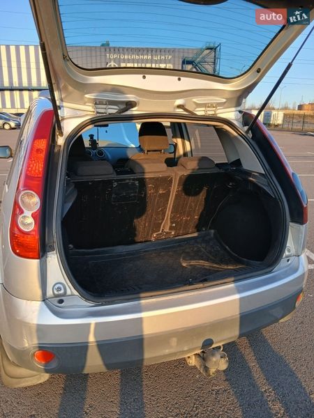 Хэтчбек Ford Fiesta 2006 в Ровно