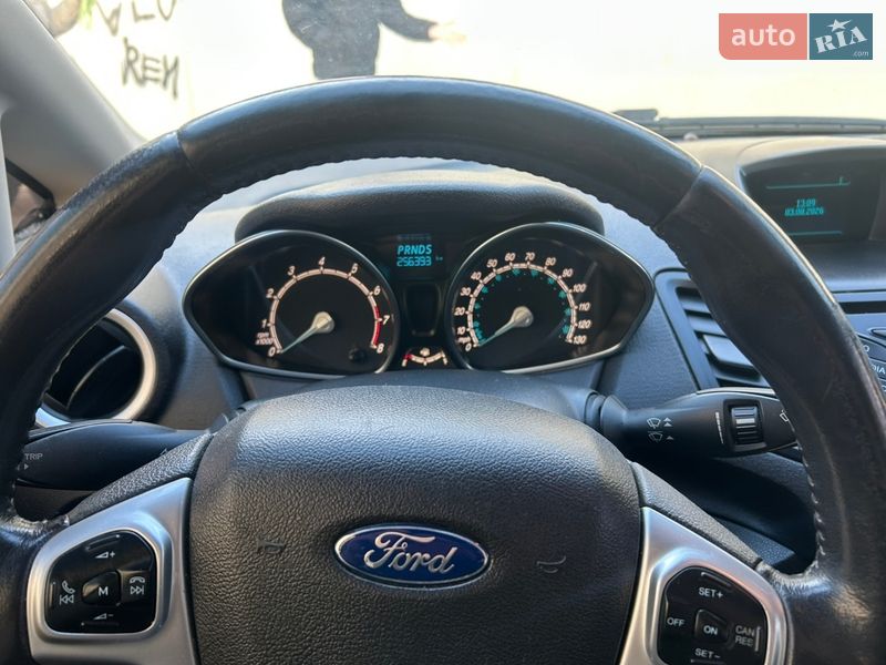 Седан Ford Fiesta 2015 в Чернигове