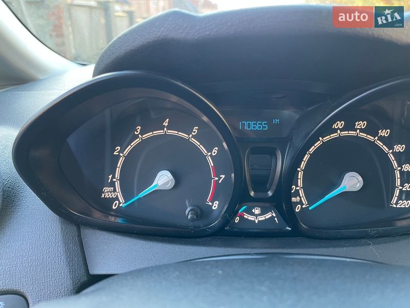 Хетчбек Ford Fiesta 2013 в Чинадієвому