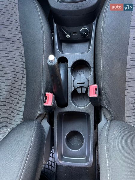 Хетчбек Ford Fiesta 2013 в Чинадієвому