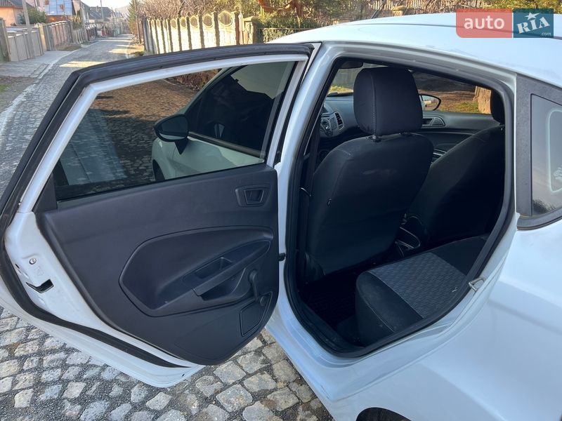 Хетчбек Ford Fiesta 2013 в Чинадієвому