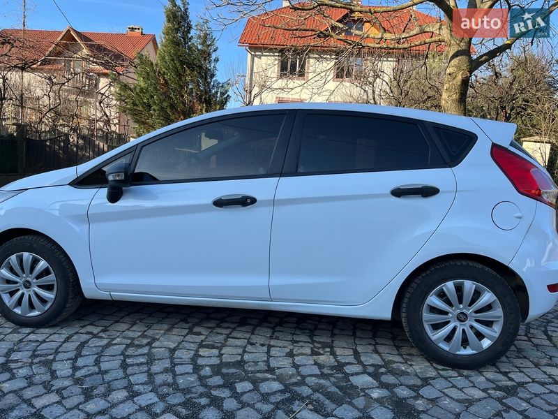 Хетчбек Ford Fiesta 2013 в Чинадієвому