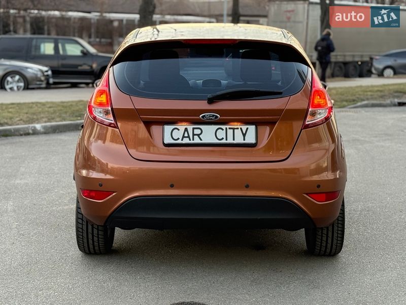 Хетчбек Ford Fiesta 2016 в Києві