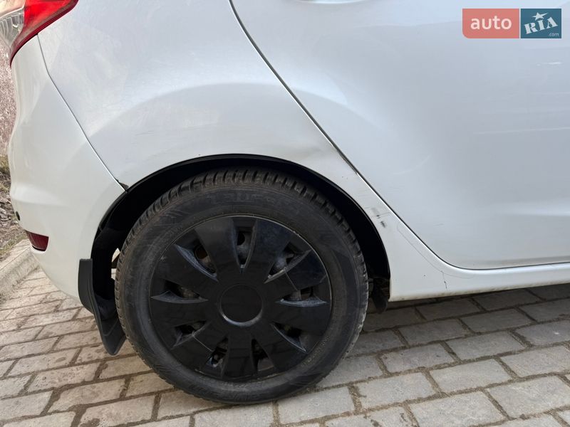 Хетчбек Ford Fiesta 2016 в Львові