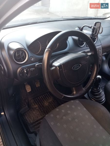 Хэтчбек Ford Fiesta 2004 в Ивано-Франковске
