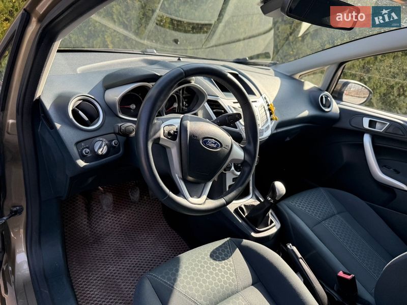 Хэтчбек Ford Fiesta 2011 в Стрые