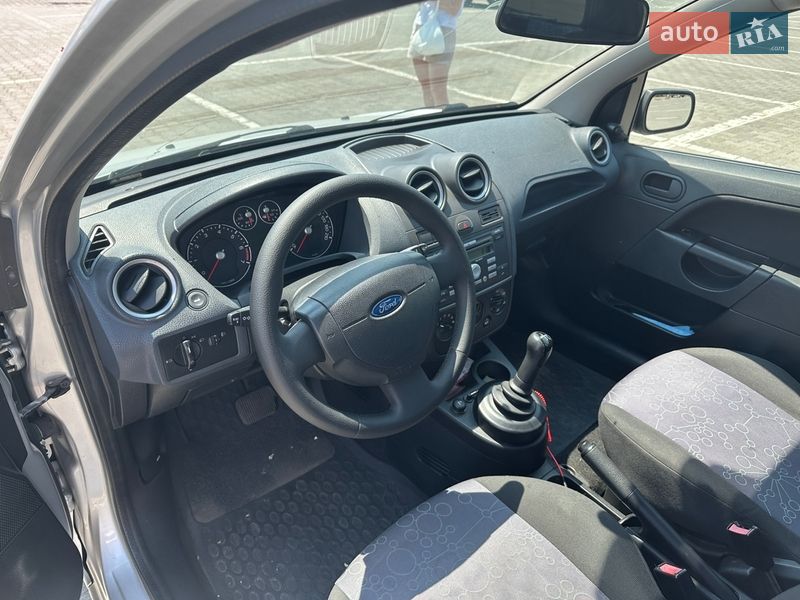 Хэтчбек Ford Fiesta 2008 в Черновцах