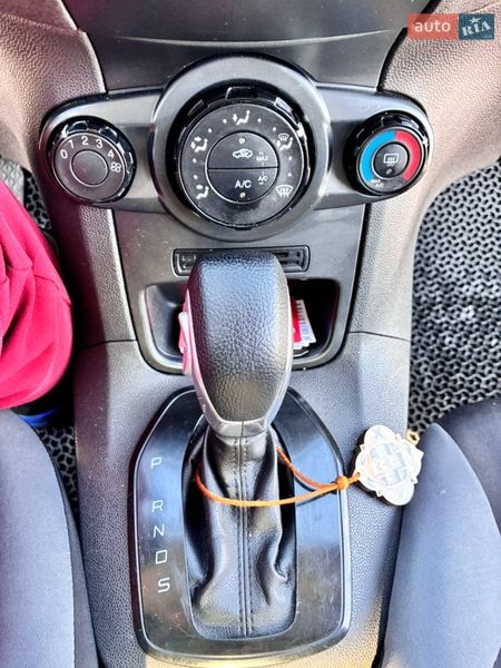 Хетчбек Ford Fiesta 2015 в Красилові