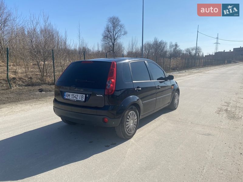 Хэтчбек Ford Fiesta 2007 в Коростене