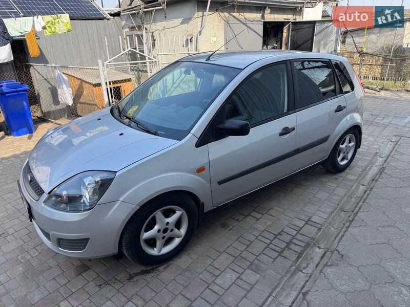 Хэтчбек Ford Fiesta 2006 в Бурштыне