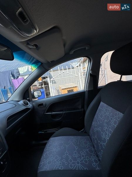 Хэтчбек Ford Fiesta 2006 в Бурштыне