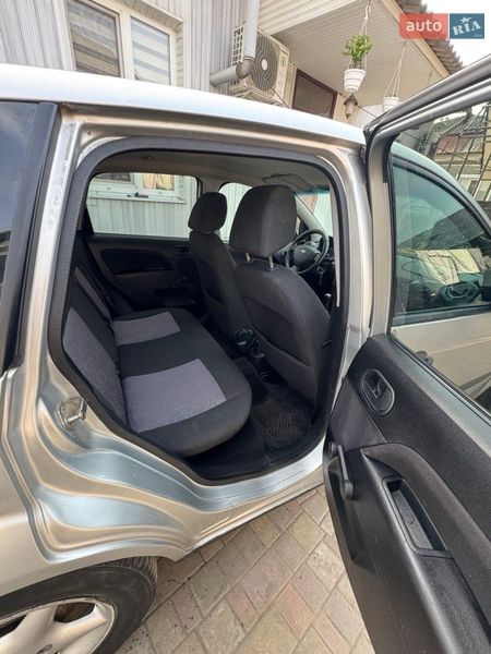 Хэтчбек Ford Fiesta 2006 в Бурштыне