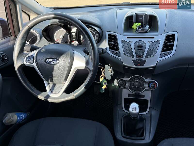 Хэтчбек Ford Fiesta 2010 в Киеве