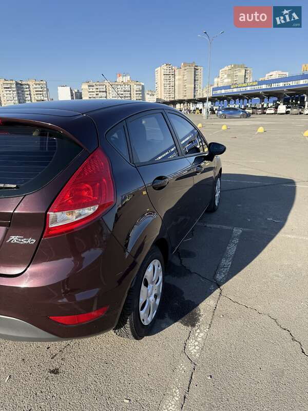 Хэтчбек Ford Fiesta 2010 в Киеве