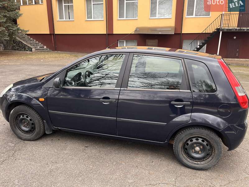 Хэтчбек Ford Fiesta 2004 в Радомышле