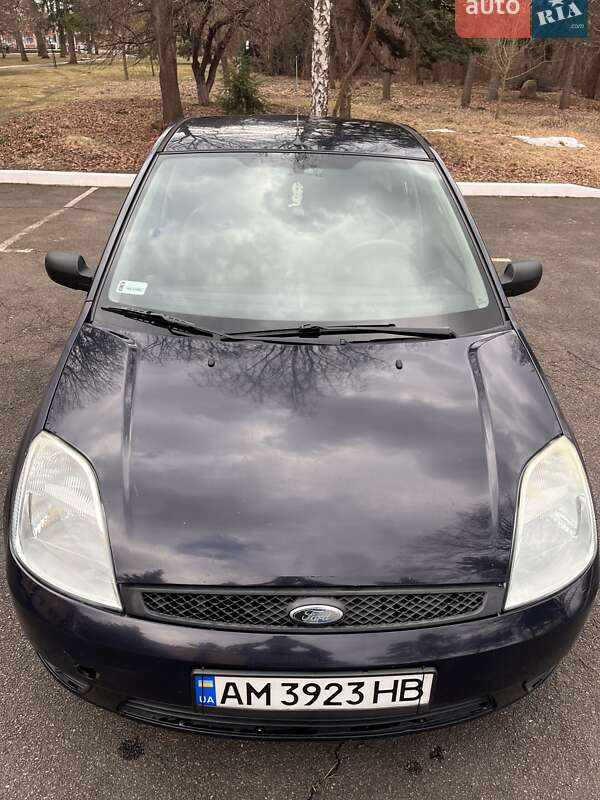 Хэтчбек Ford Fiesta 2004 в Радомышле