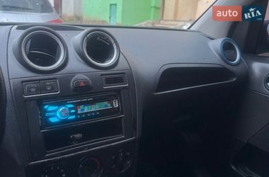 Хетчбек Ford Fiesta 2005 в Самборі