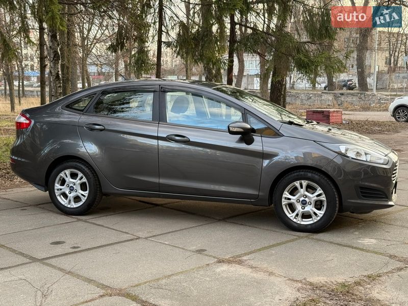 Седан Ford Fiesta 2015 в Киеве