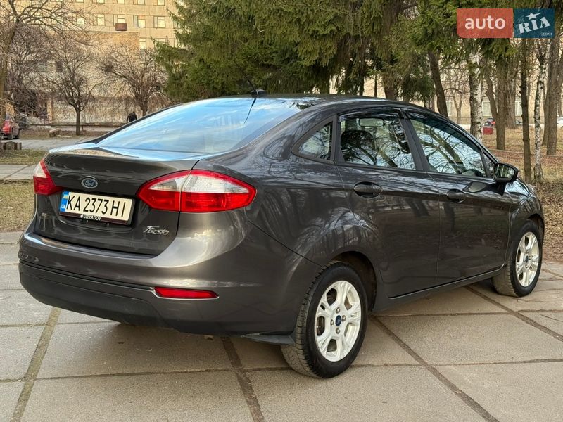 Седан Ford Fiesta 2015 в Киеве
