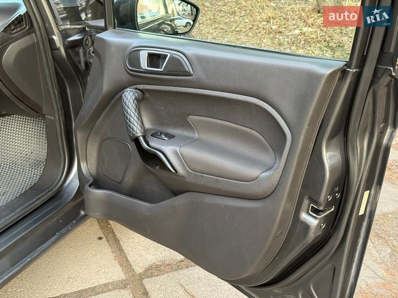 Седан Ford Fiesta 2015 в Киеве