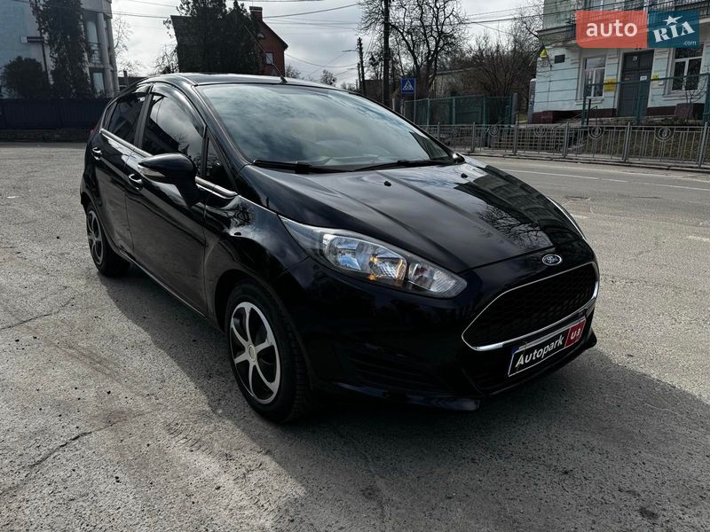 Хетчбек Ford Fiesta 2016 в Києві