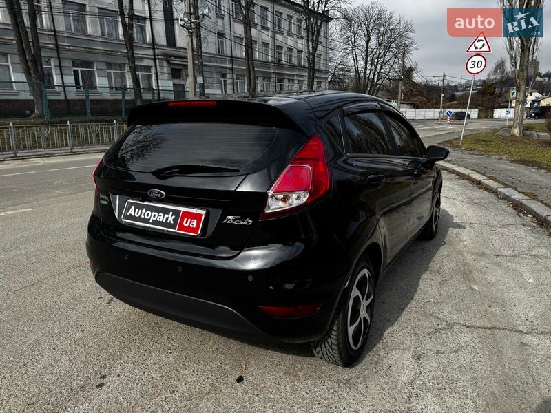 Хетчбек Ford Fiesta 2016 в Києві